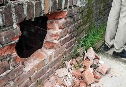 Theft in a jewelry shop in hardoi