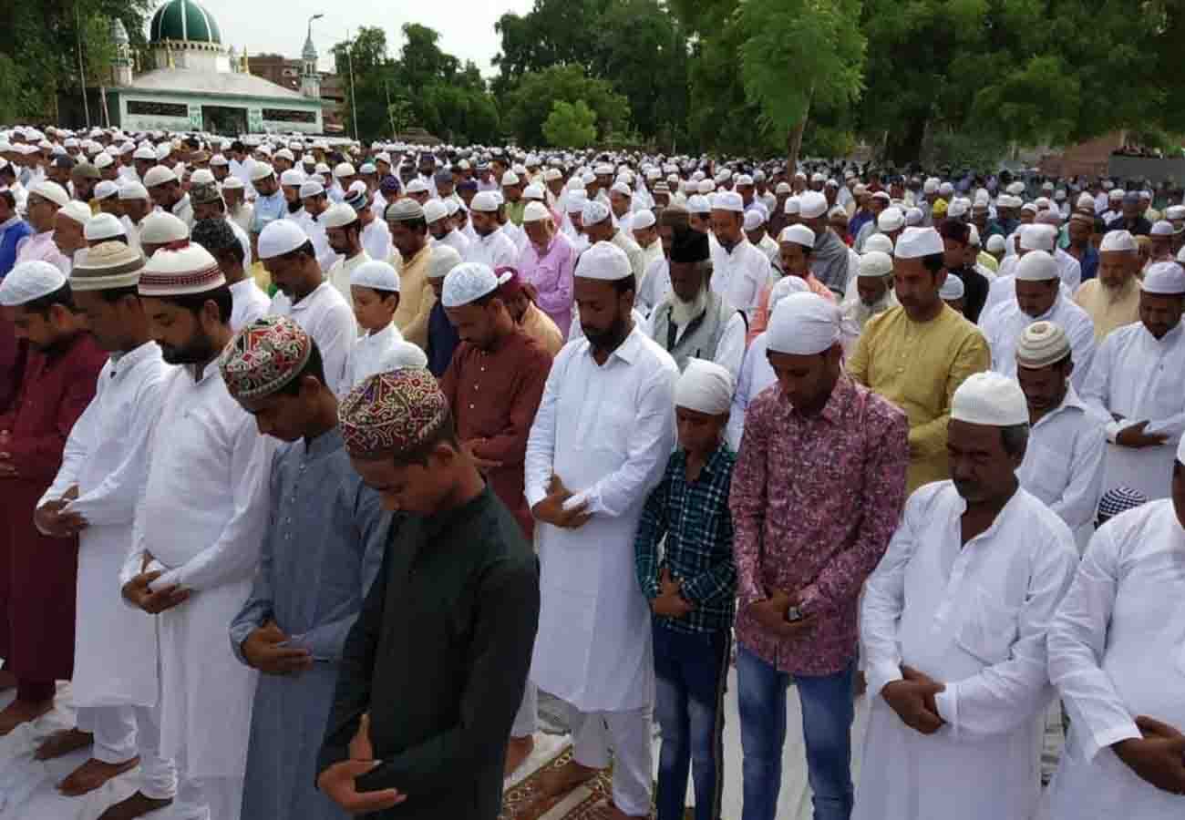 pray in masjid on bakrid 2019