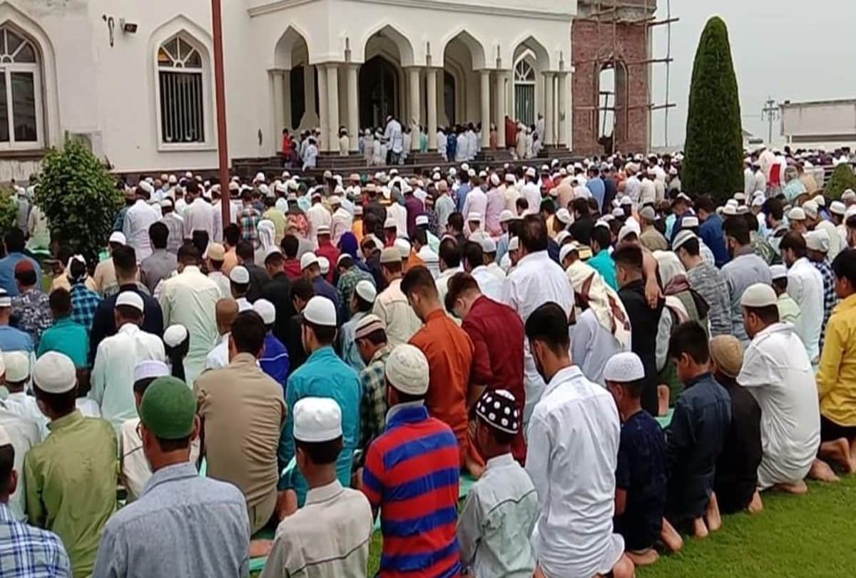 kashmir bakrid celebration in srinagar, anantnag, shopian, poonch, rajouri latest visuals and photos