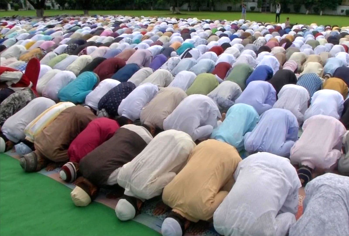 Eid al Adha prayers peaceful in Kashmir, latest news jammu kashmir