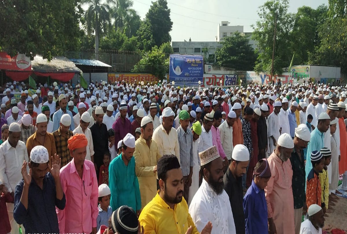Bakrid Namaz at Eidgah Hazrat Mubarak Khan Shaheed Normal in Gorakhpur