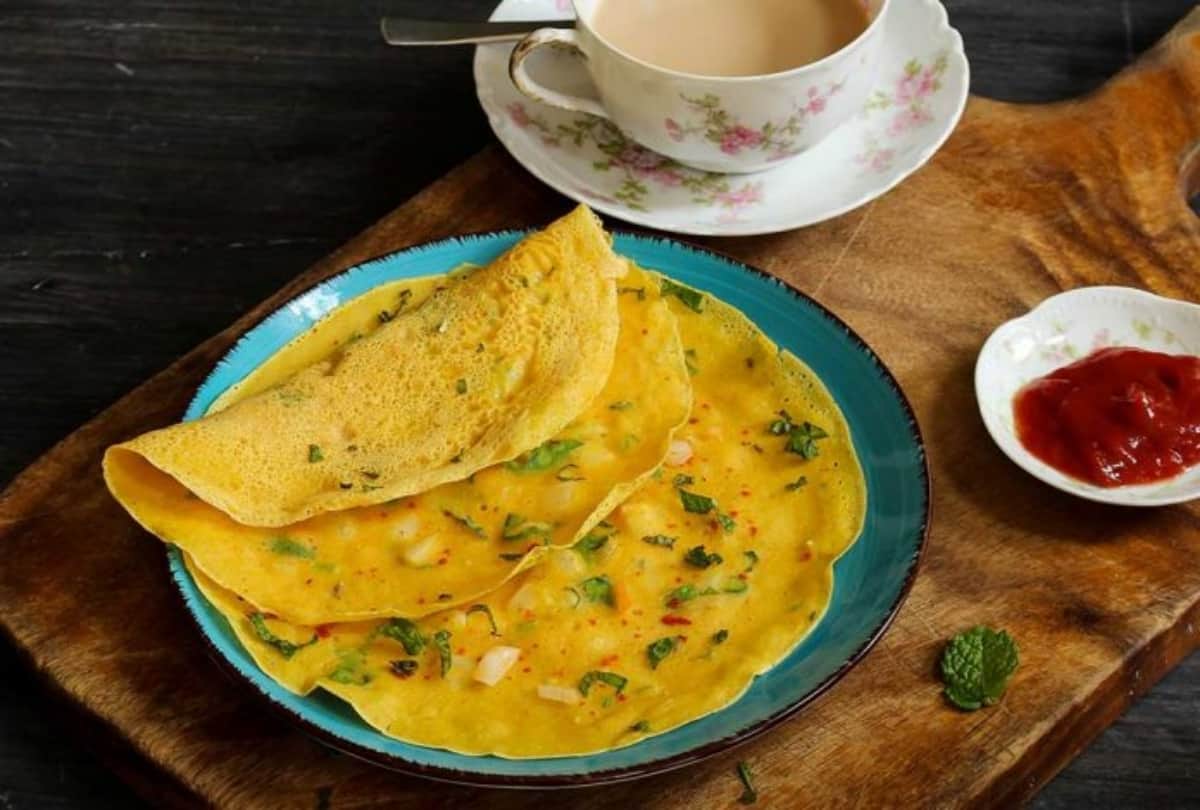 breakfast recipe make whole moong and methi cheela