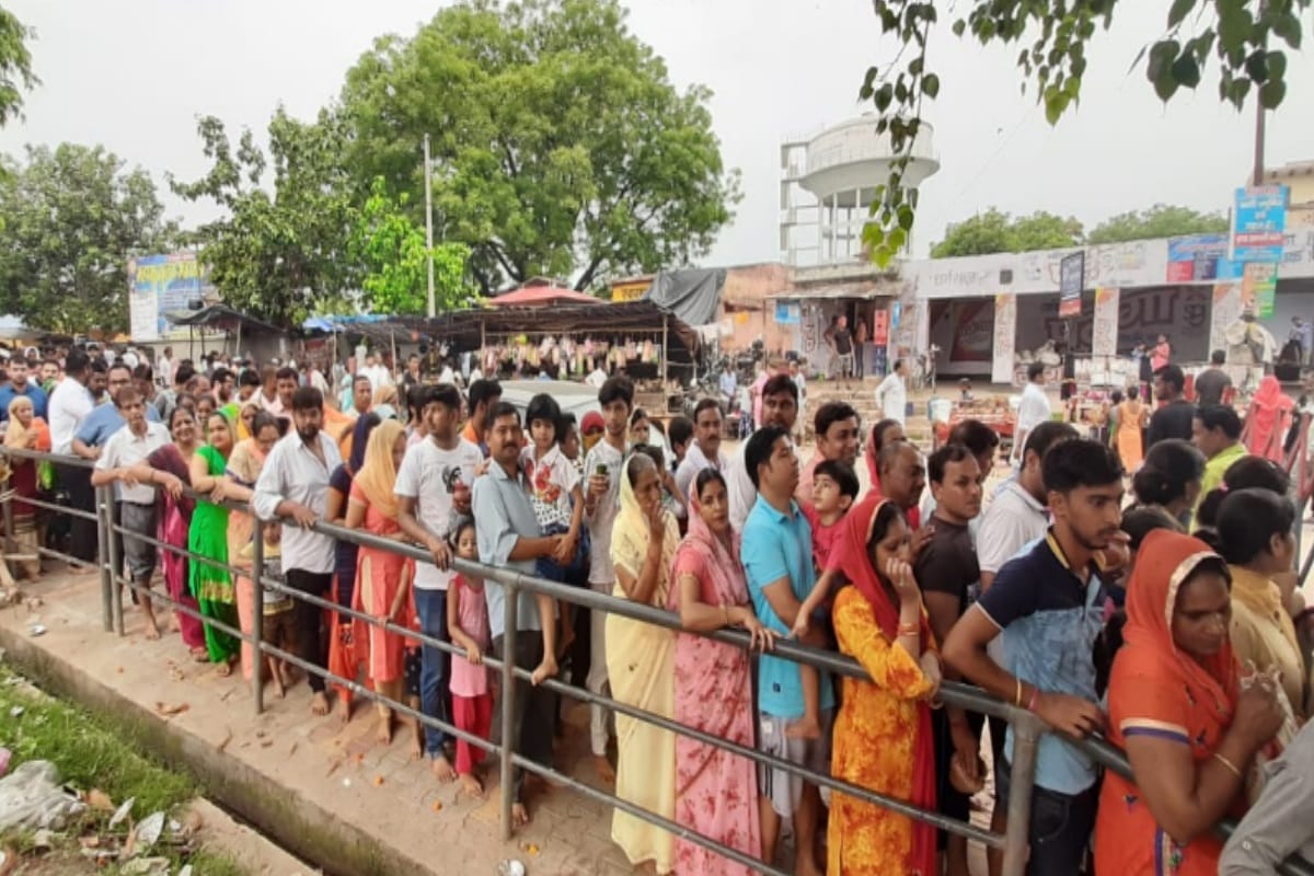 Eid al-Adha Namaz and lord shiva jalabhishek together, amazing pictures