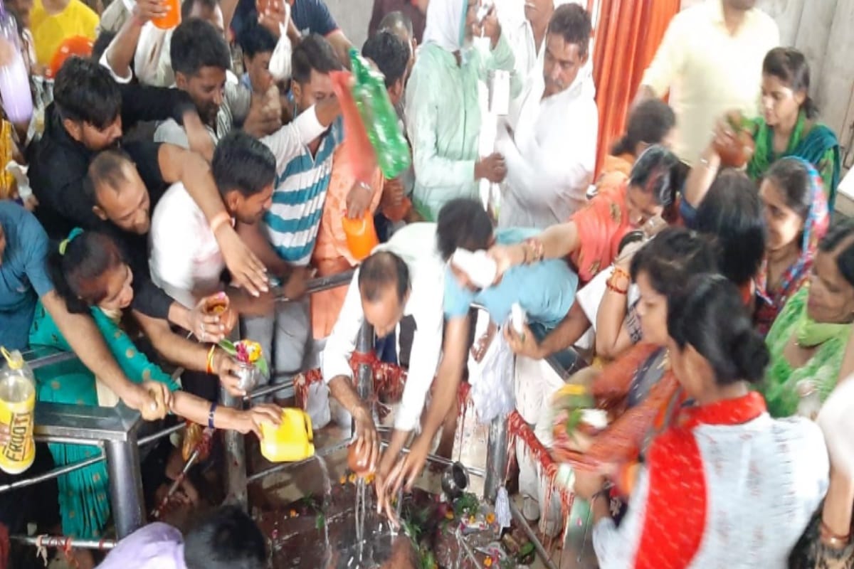 Eid al-Adha Namaz and lord shiva jalabhishek together, amazing pictures