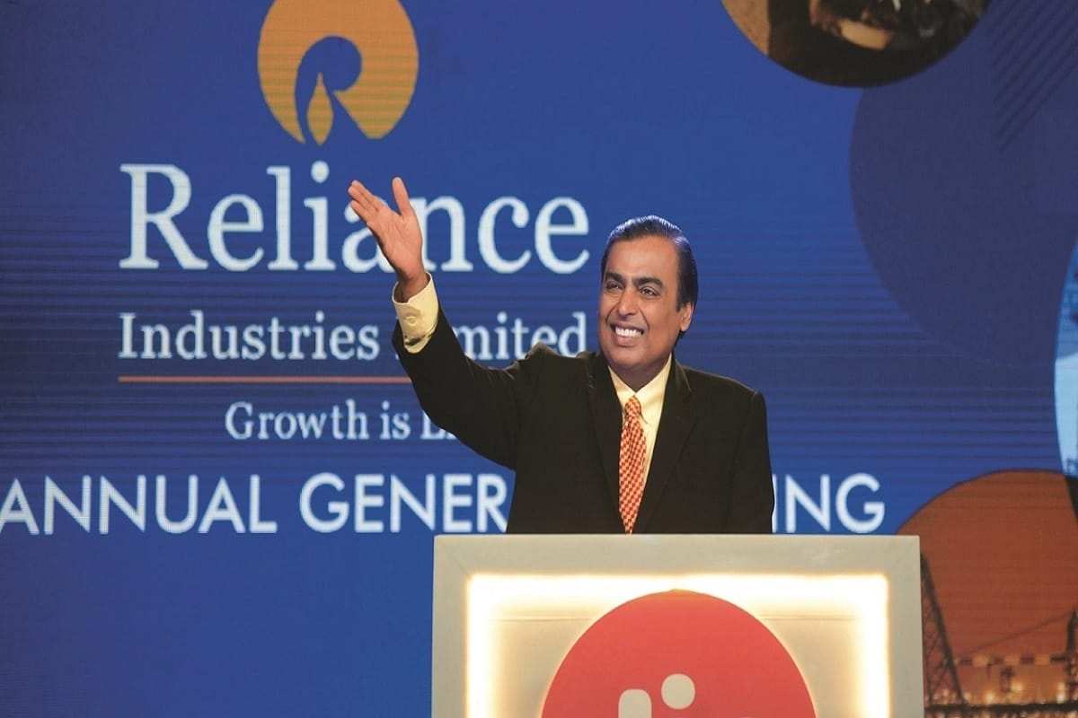 HCL Shiv Nadar tops givers list Mukesh Ambani comes third