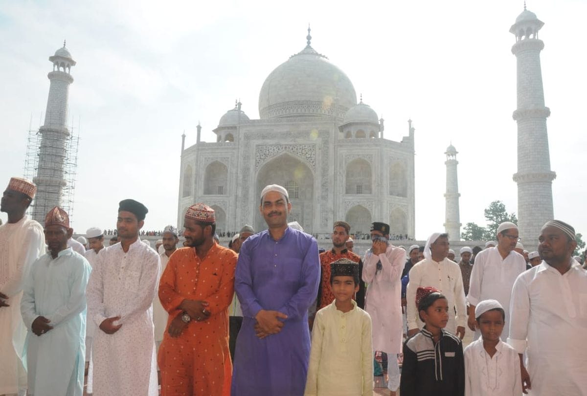 eid ul adha 2019 Muslims perform namaj at Taj Mahal