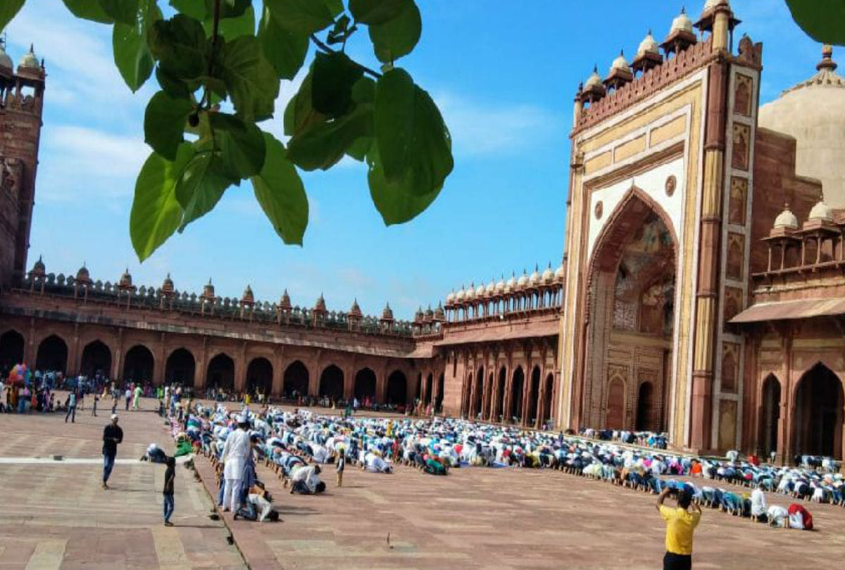 Bakrid Celebration in Braj Pictures Of Tajmahal Fatehpur Sikri And Mathura Agra News