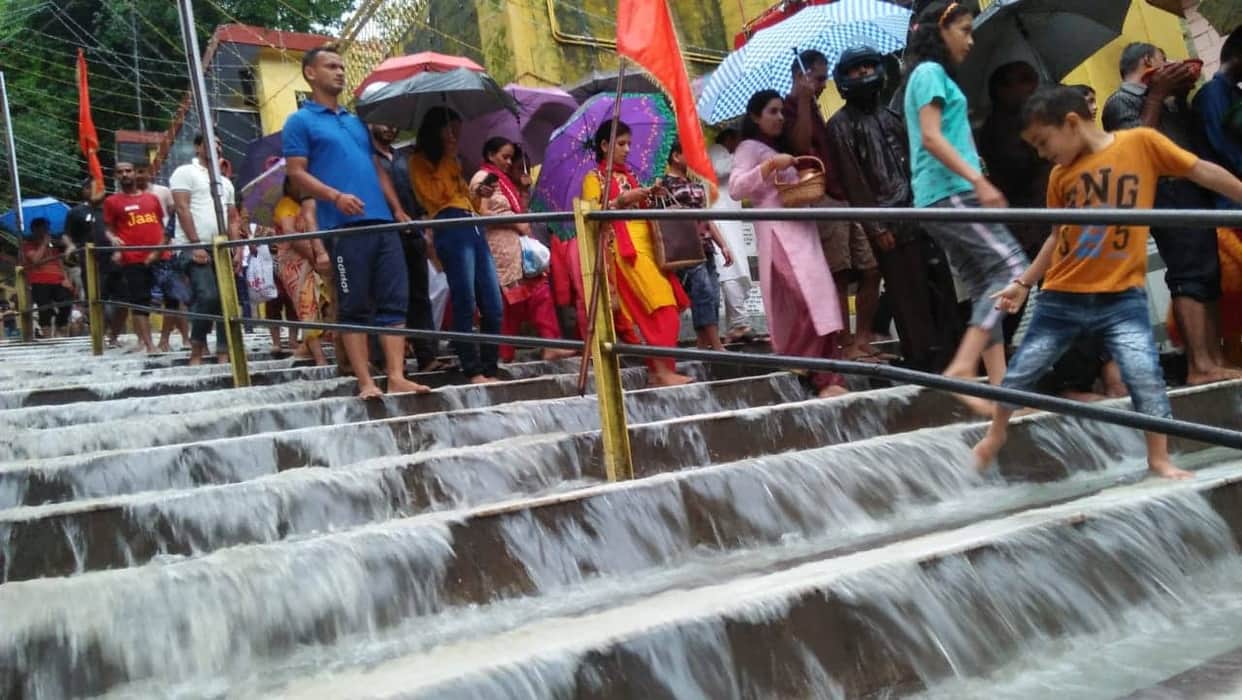 Sawan 2019 last monday devotee rush in lord shiva temple