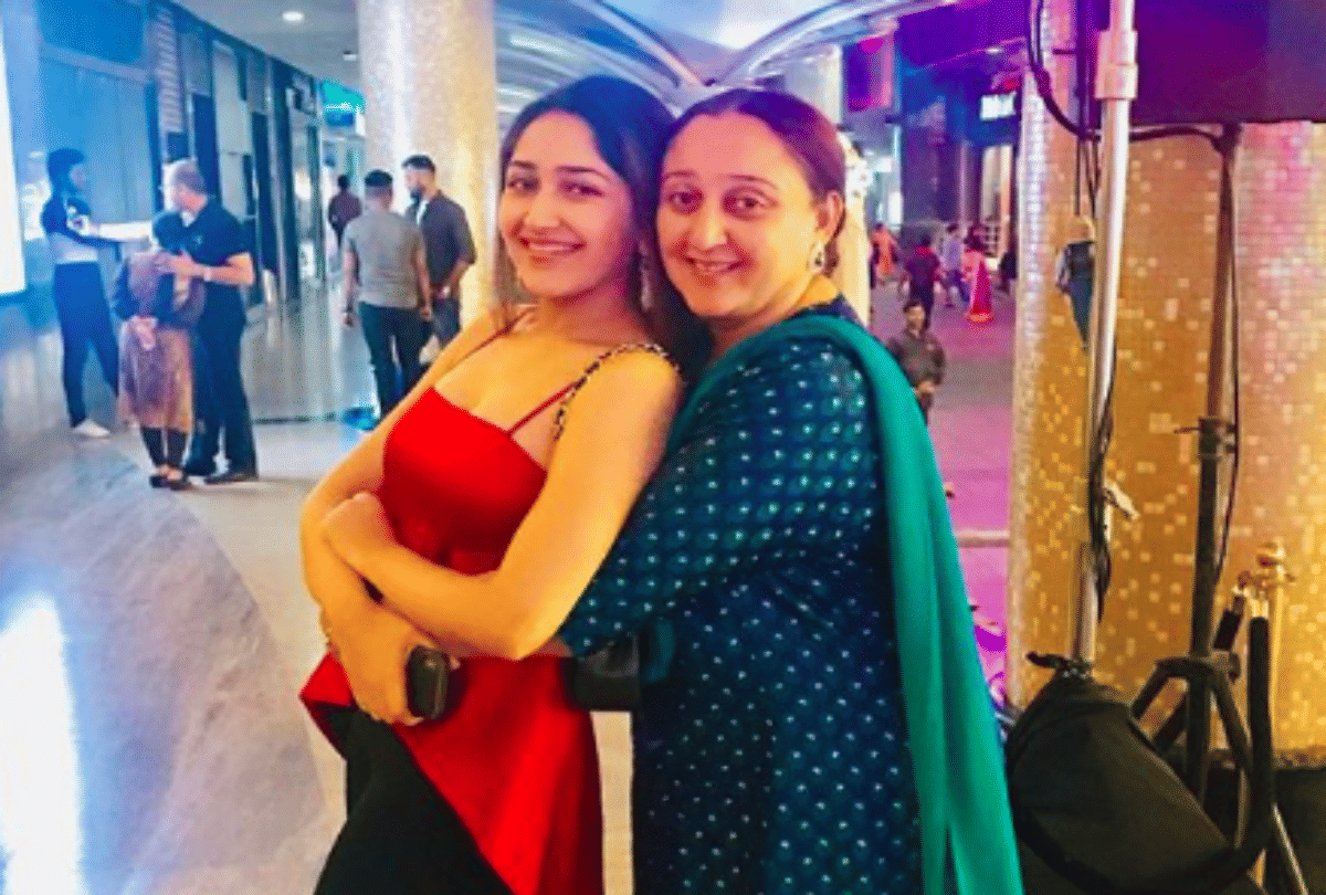 Salman Khan Ex Girlfriend Daughter Sayyeshaa celebrate birthday