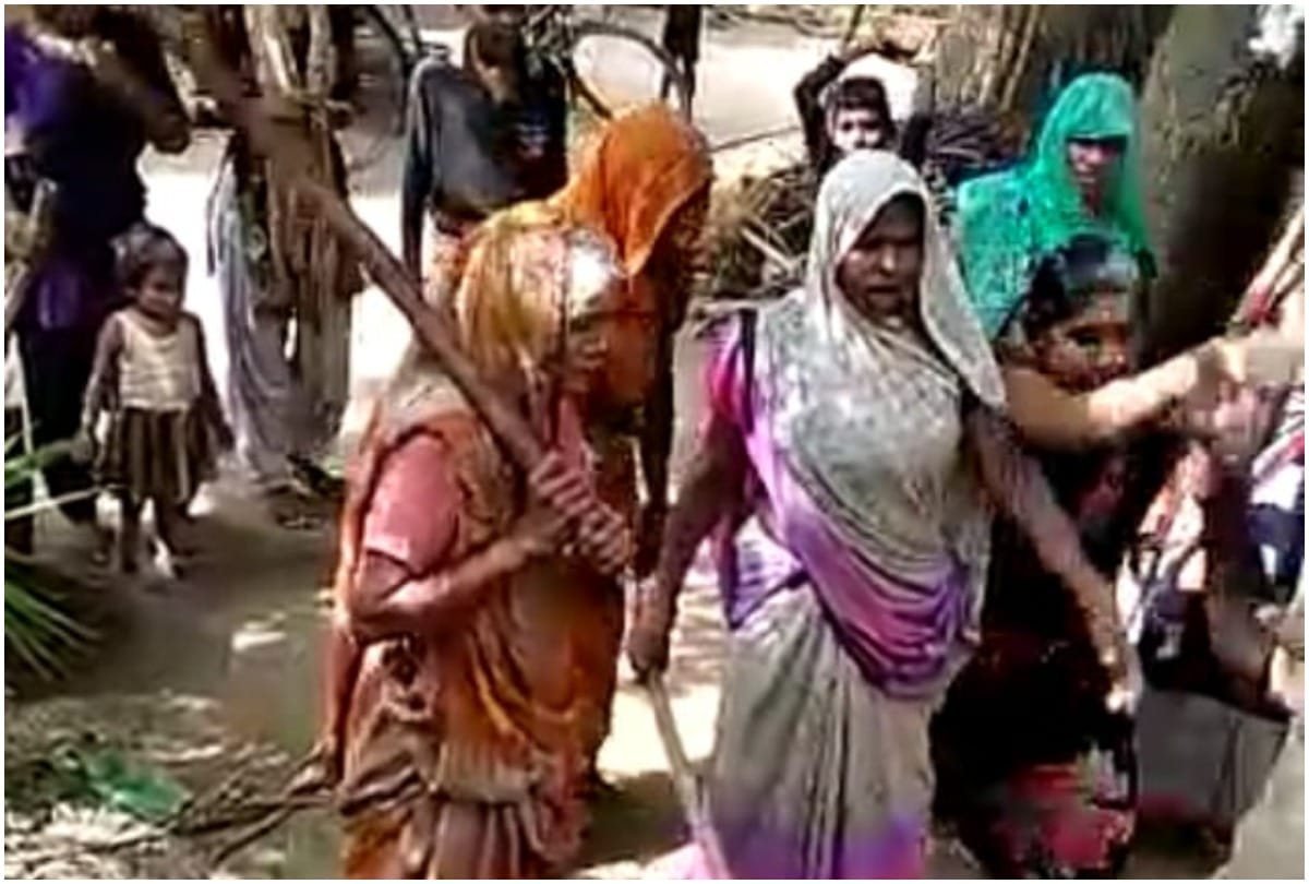 Prayagraj women beats police inspector for their behaviour