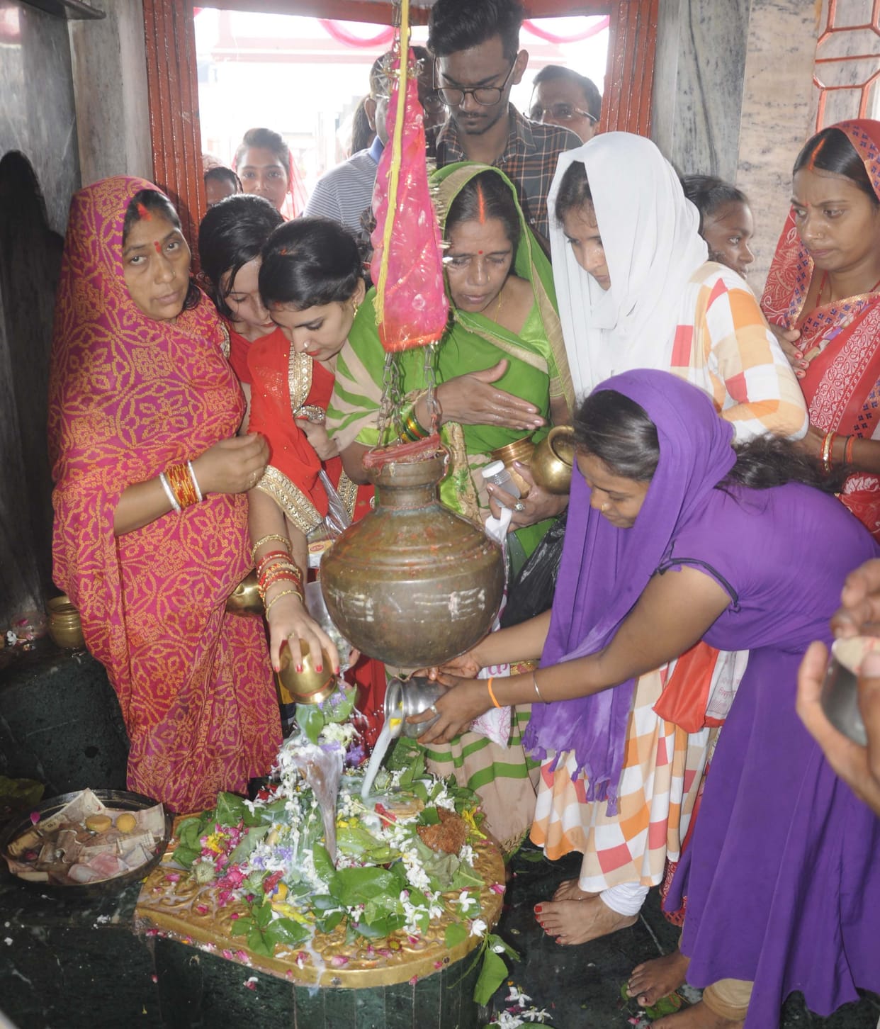 huge crowd in shiv mandir