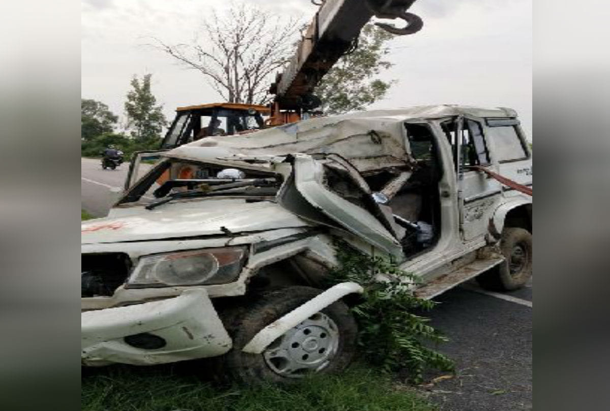 Two Died Five Injured in Road Accident Going to mehandipur balaji darshan from shahjahanpur