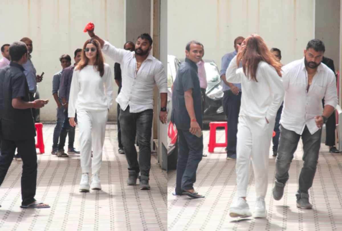 alia bhatt take selfie with security guard video viral