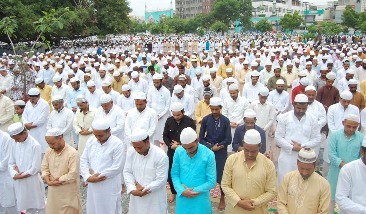 thoushand of muslims read namaz on eid ul adha