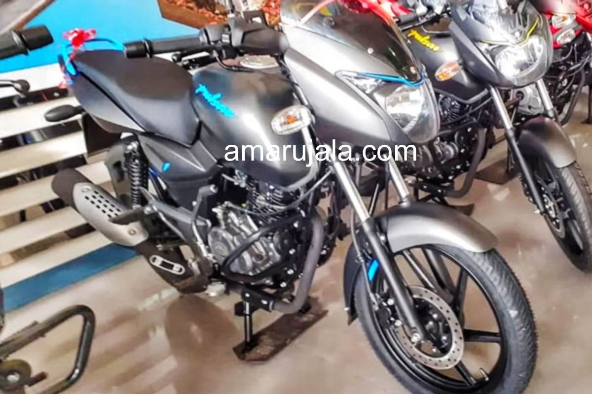 Bajaj Pulsar 125 Neon arrives at dealership, Price start Rs 65000 ex show room in pune