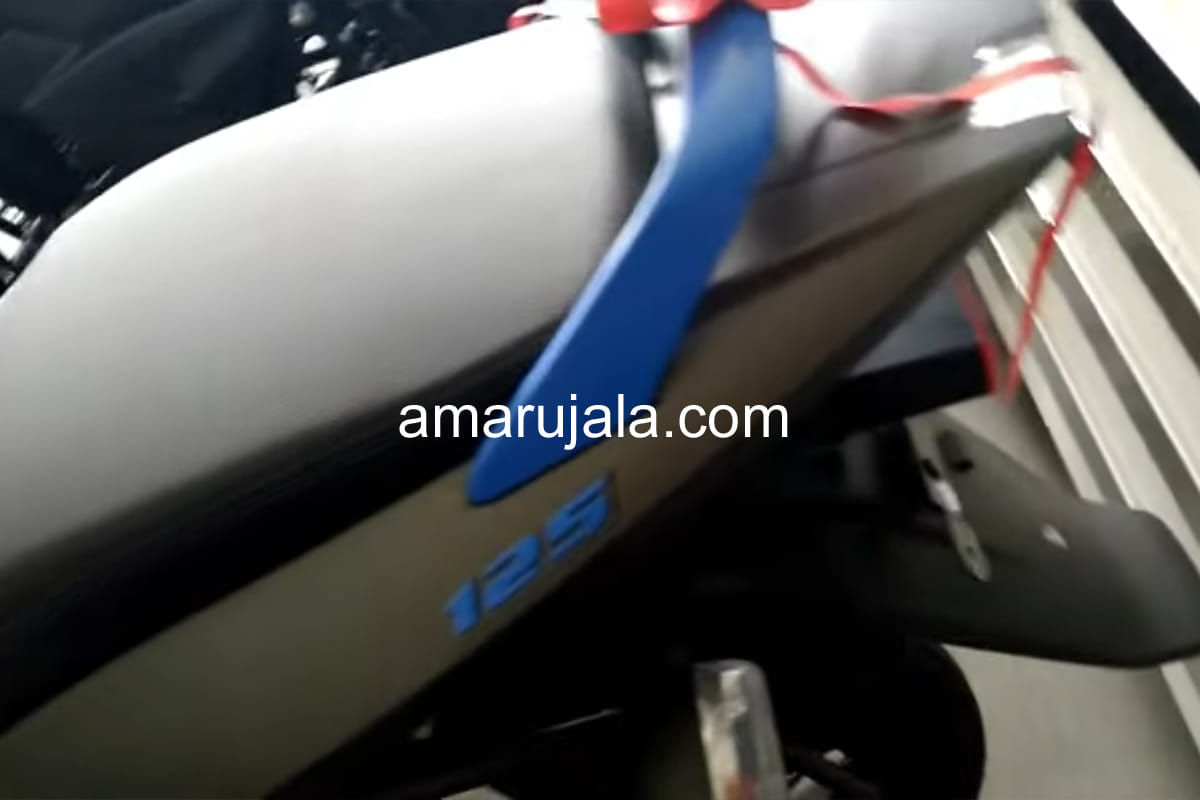 Bajaj Pulsar 125 Neon arrives at dealership, Price start Rs 65000 ex show room in pune