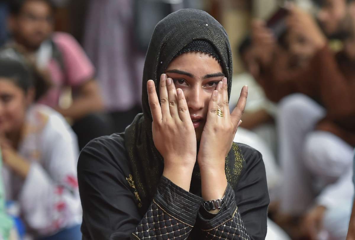 article 370 abrogated bakrid 2019 kashmiri people celebrate in delhi teary eyes shows this concern