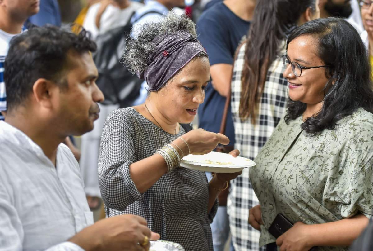 article 370 abrogated bakrid 2019 kashmiri people celebrate in delhi teary eyes shows this concern