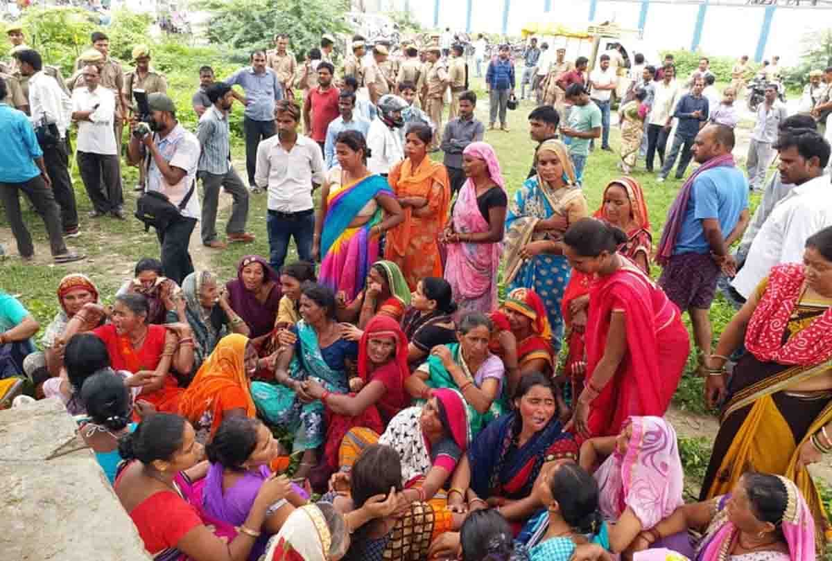 oxygen cylinder blast in factory who made vande bharat express coach