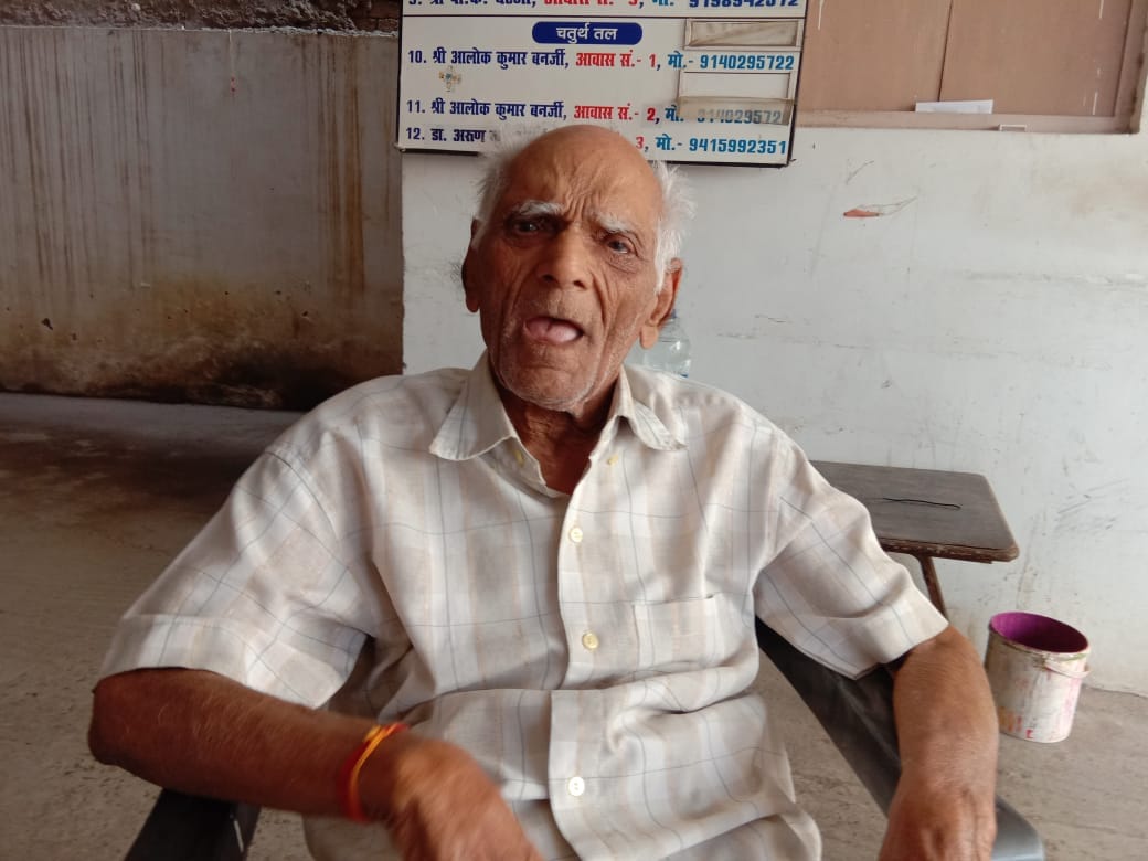 Freedom fighter Birendra Mukherjee told about old day for independece india