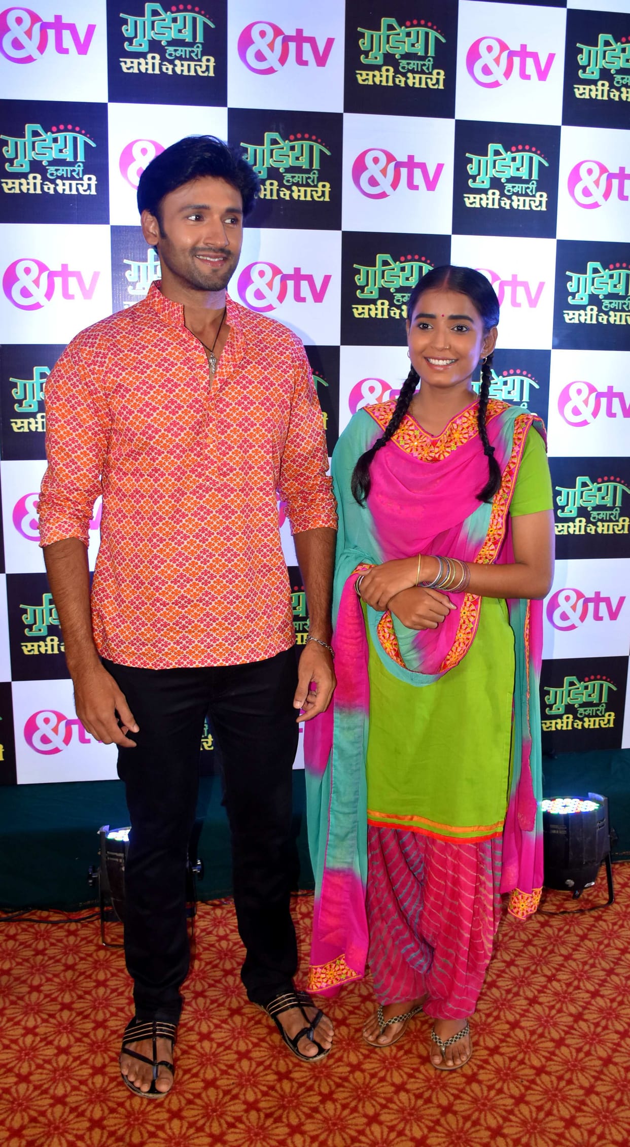gudiya hamari sab pe bhari cast Serial tv actor reached in varanasi