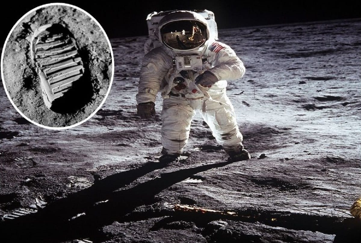 Facts about moon why the footprints of a human do not disappear on the moon