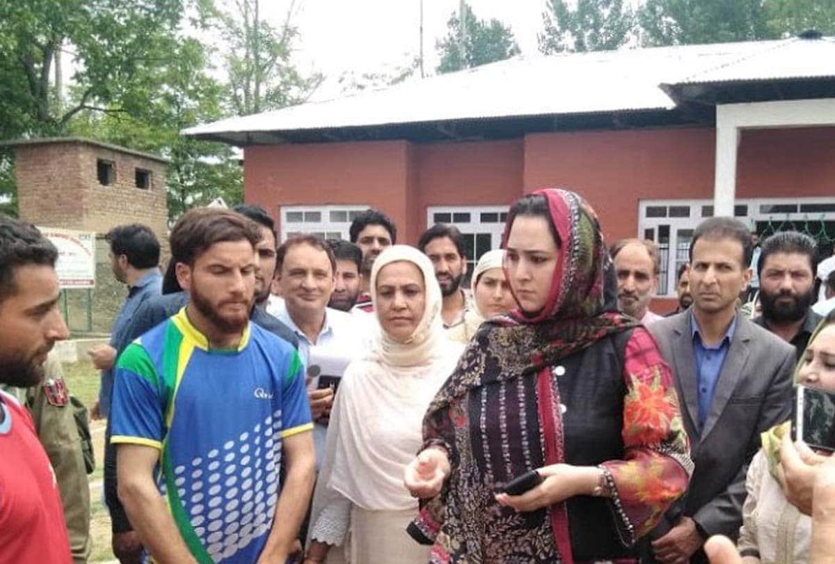 Syed Sehrish Asgar who posted in kashmir Valley is playing key role in kashmir current situation