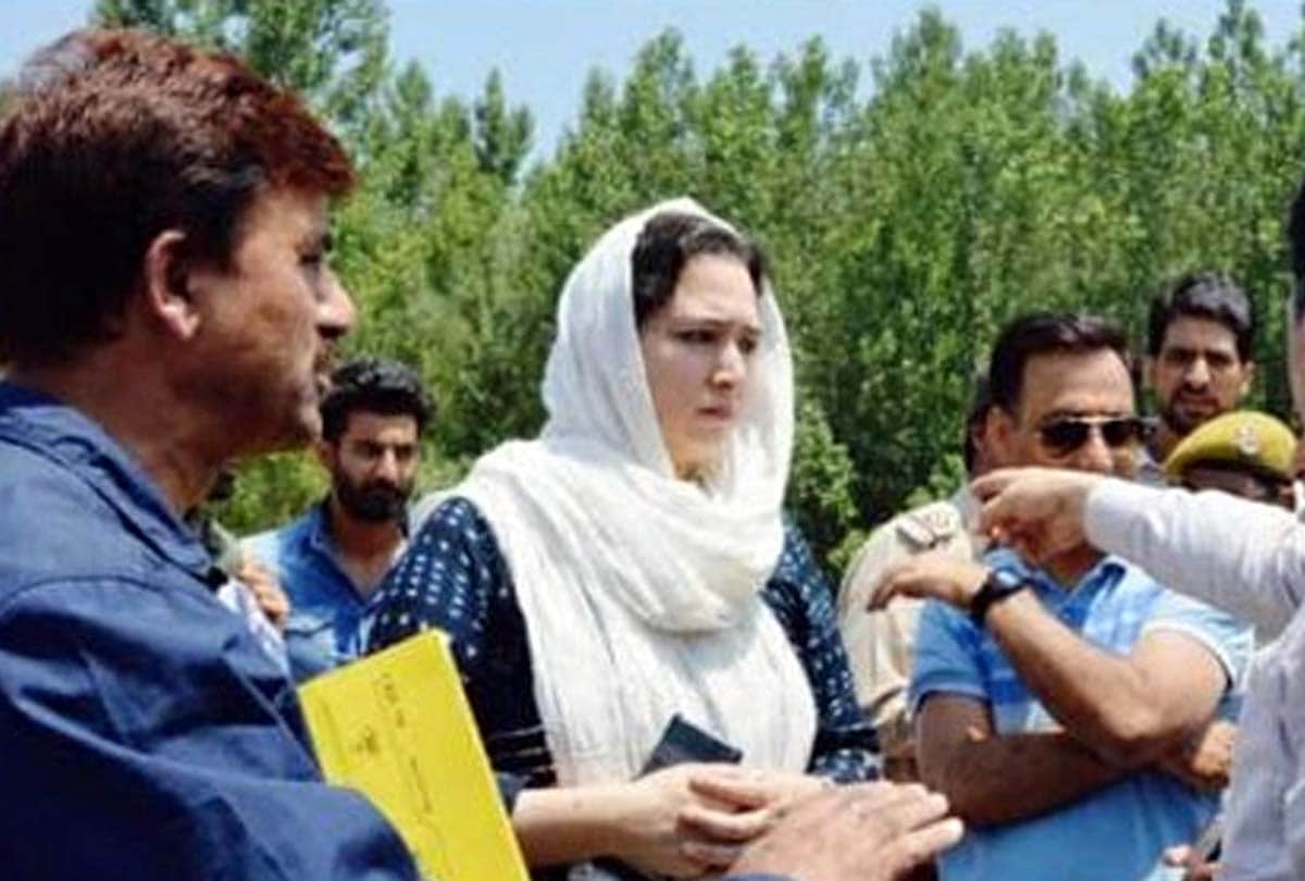 Syed Sehrish Asgar who posted in kashmir Valley is playing key role in kashmir current situation