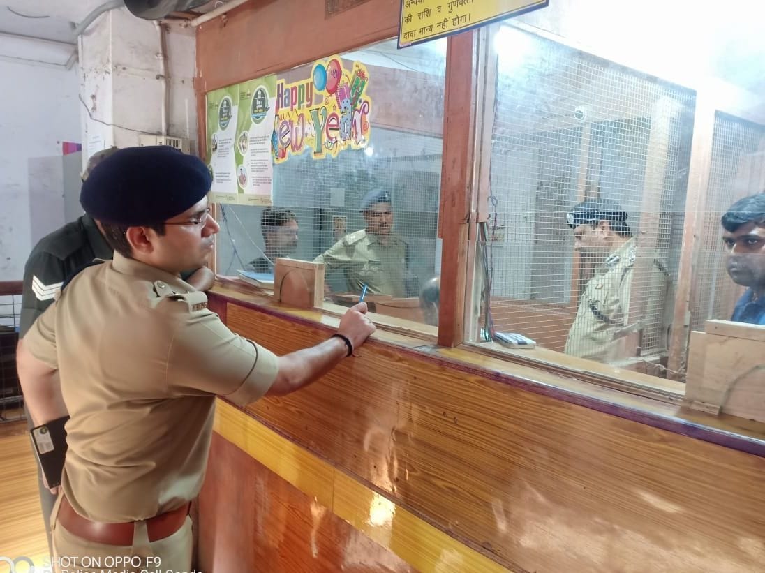 Shoot robbed of 3.80 lakhs