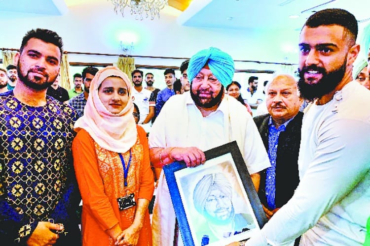 Punjab CM Captain Amrinder Singh Celebrated Eid with Kashmiri Students