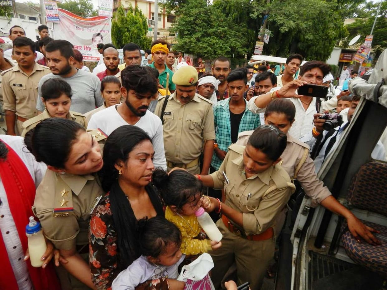 Woman seated at dam intersection in Zanjeer for justice