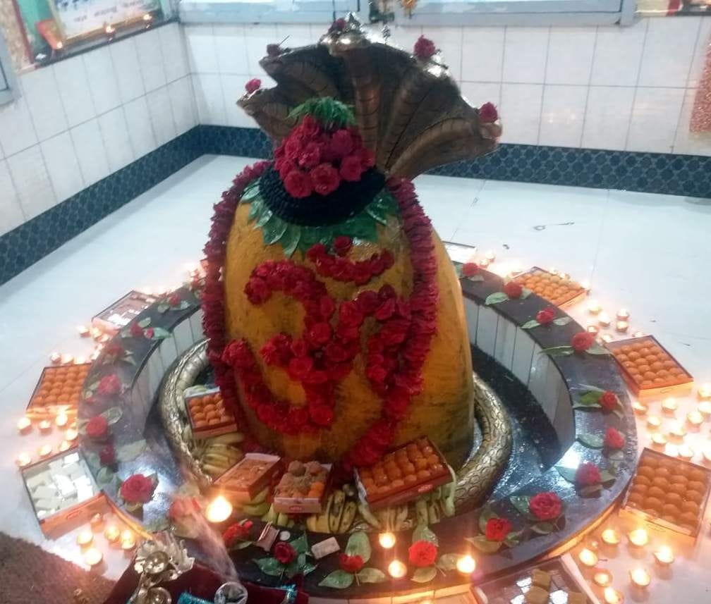 Mahanti of Bhole with 101 lamps