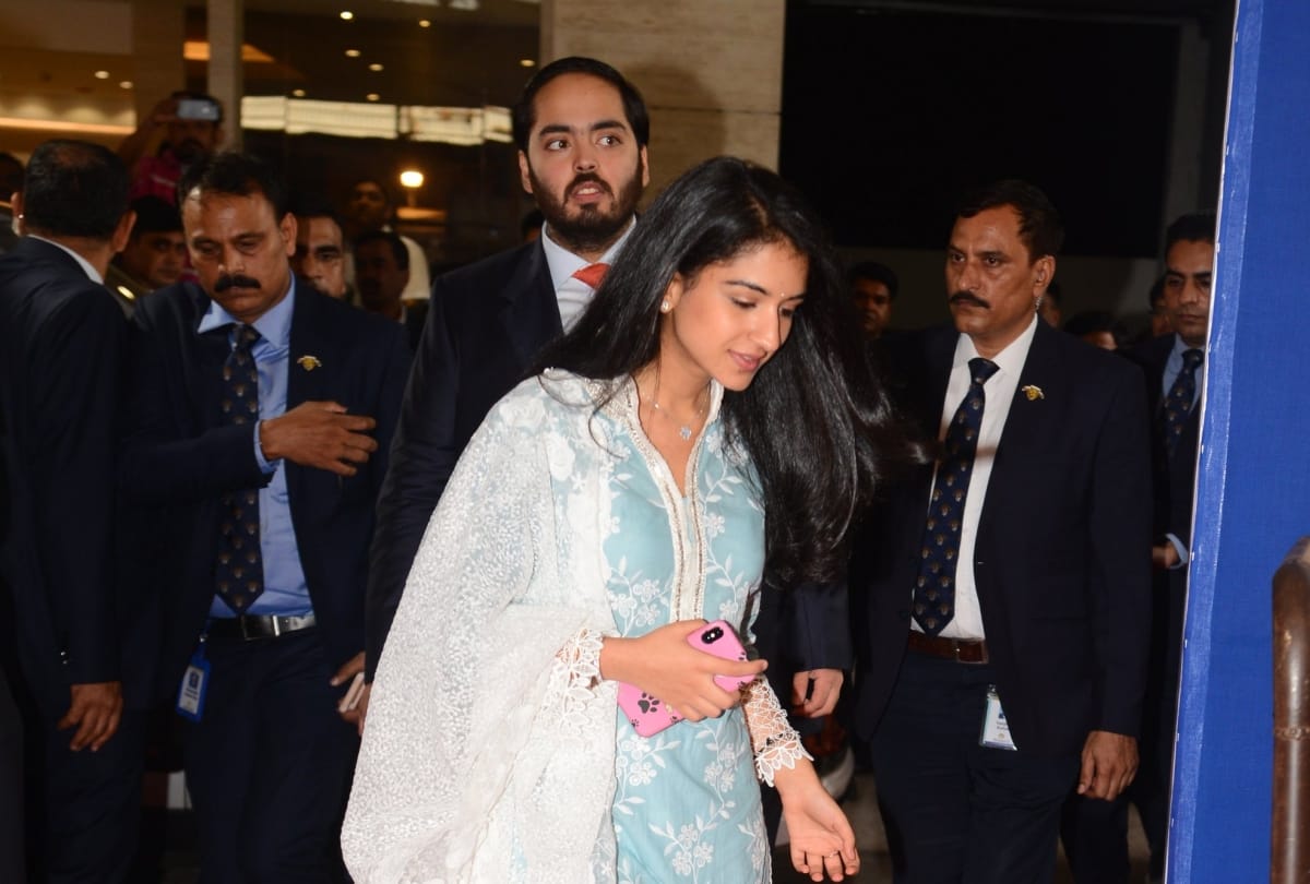 know about Mukesh Ambani younger son Anant Ambani girlfriend Radhika Merchant