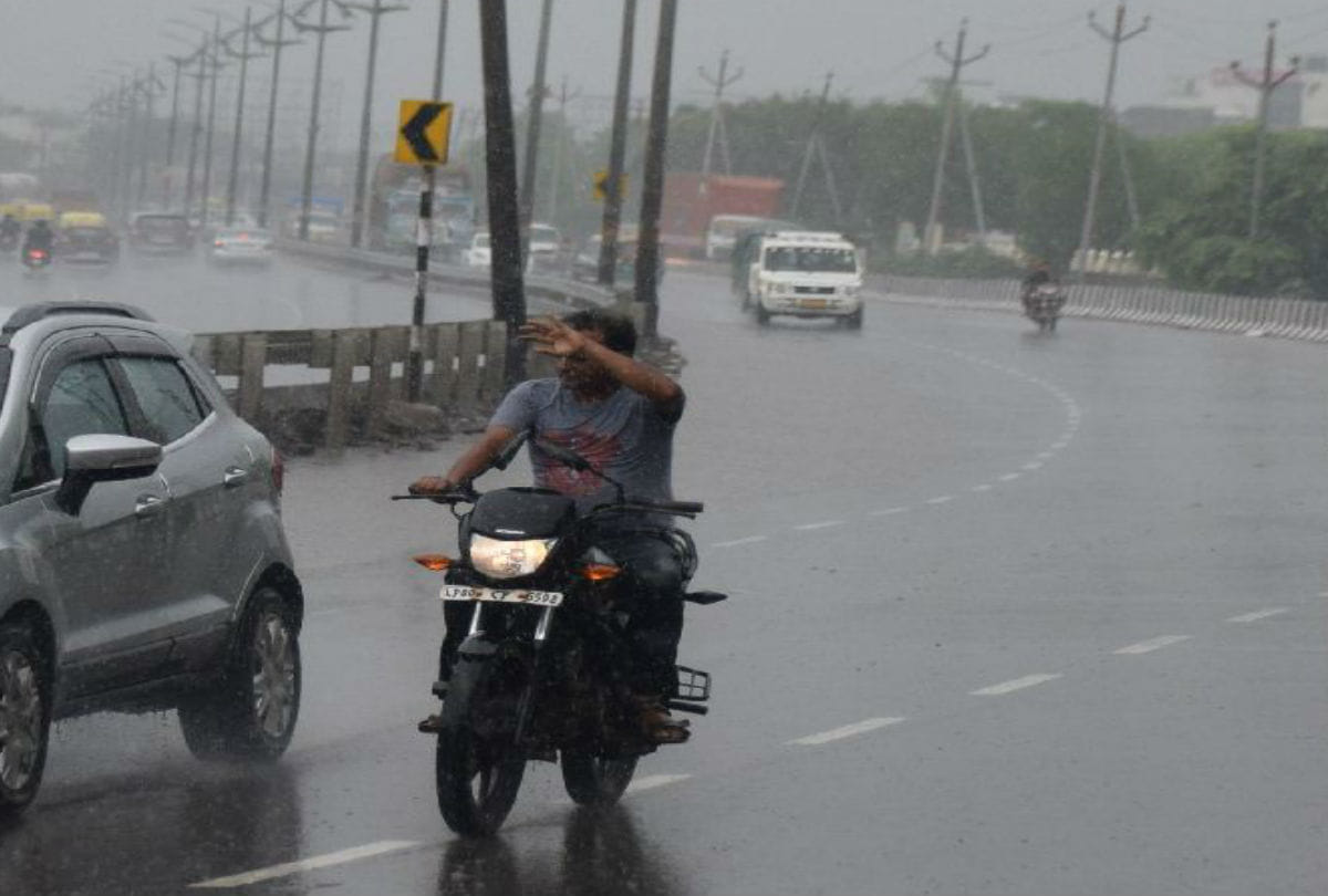Rain in Agra Tourist Relief From Humidity Weather Forecast Today