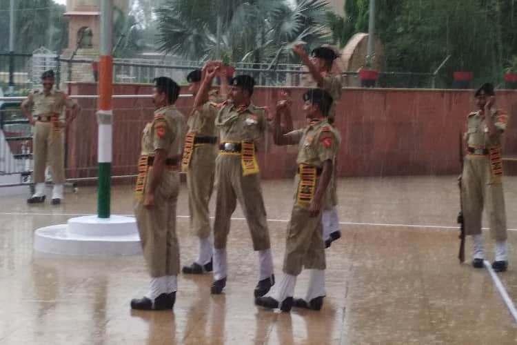 retreat ceremony on hussainiwala border on occassion of eid