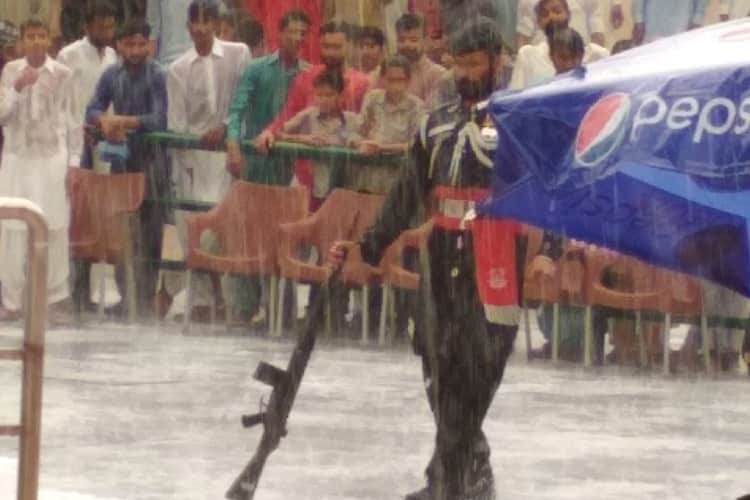 retreat ceremony on hussainiwala border on occassion of eid