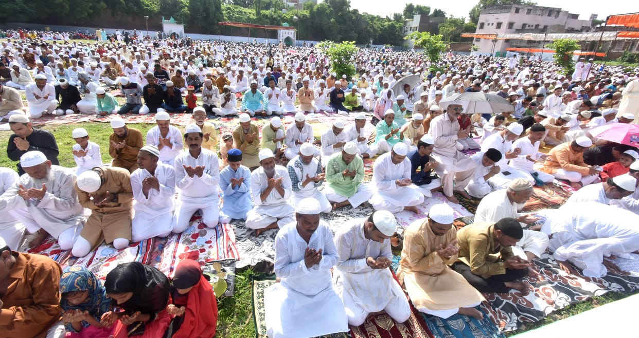 Sacrifice in the way of God, prostrate in Bargah