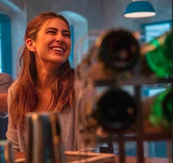 Sara Ali Khan Celebrate her birthday at coolie no 1 set in bangkok