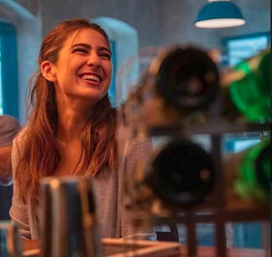 Sara Ali Khan Celebrate her birthday at coolie no 1 set in bangkok