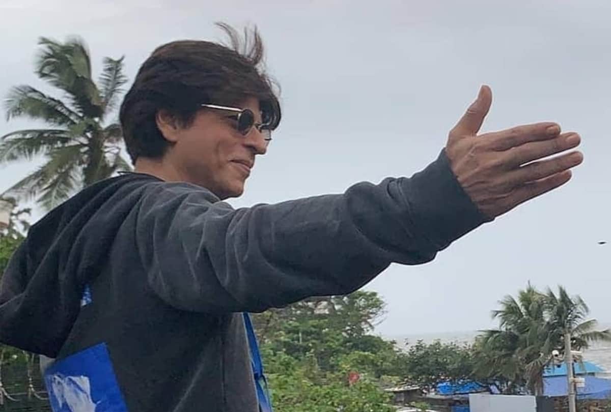 Bollywood actor Shah Rukh Khan Reactions on Hashtag AskSRK Session questions at twitter