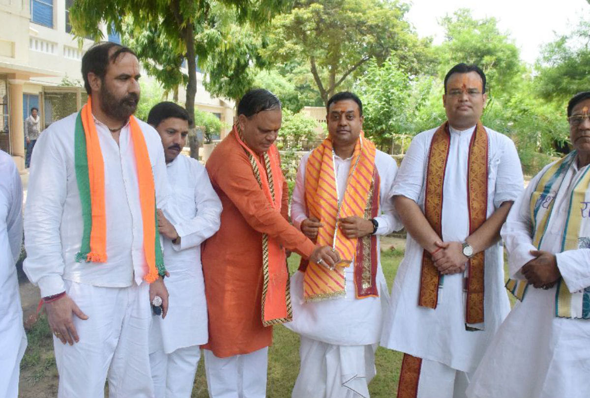 Sambit Patra Darshan Baba Neev Karori in Vrindavan Mathura News