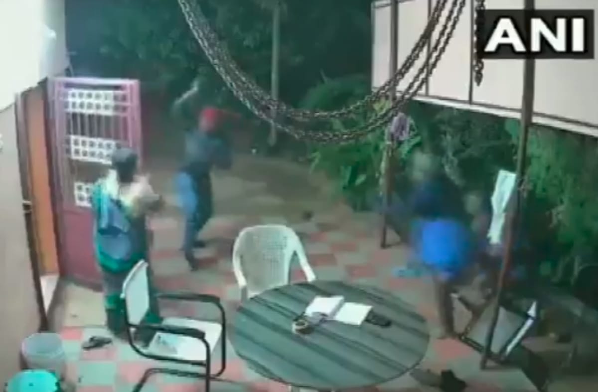 An elderly couple fight off two armed robbers in Tamil Nadu