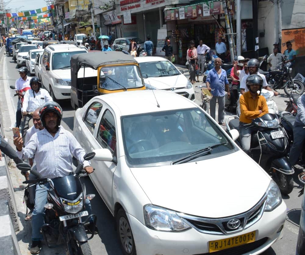 tapkeshwar mahadev shobha yatra dehradun public stuck in heavy jam