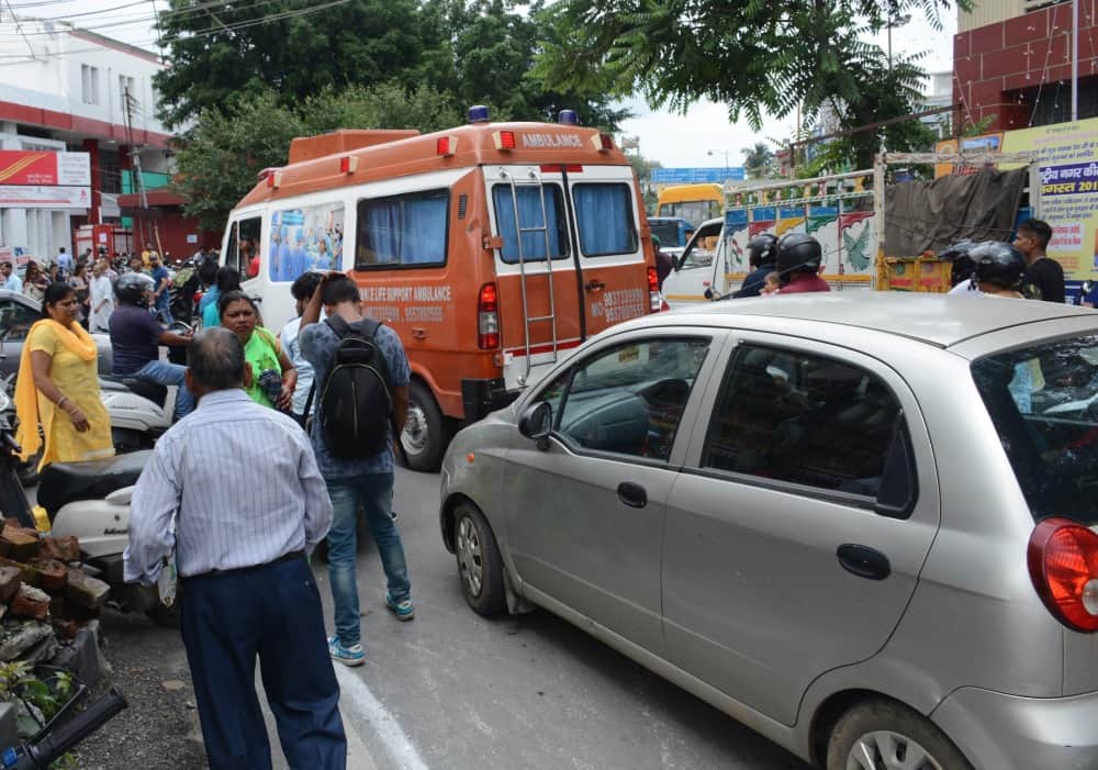 tapkeshwar mahadev shobha yatra dehradun public stuck in heavy jam