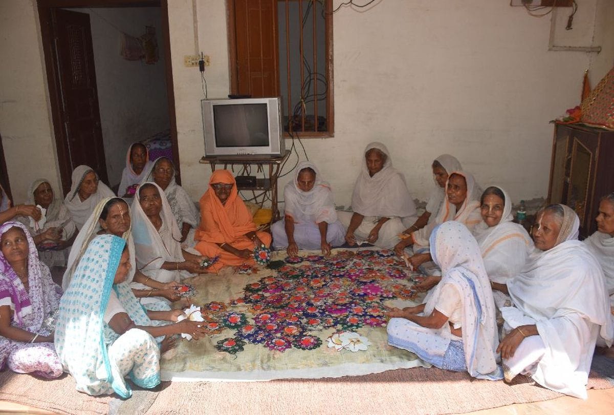 Raksha bandhan 2019 widow woman of vrindavan will Tie Rakhi To Pm Narendra Modi