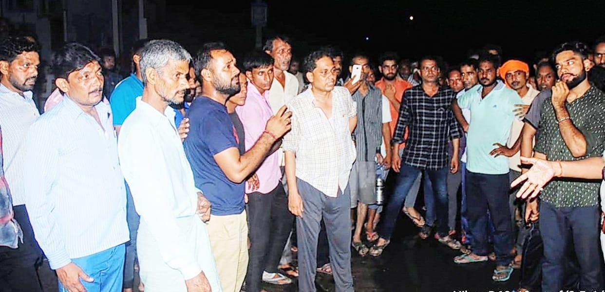 the robbers shoots a man, public catch one robber