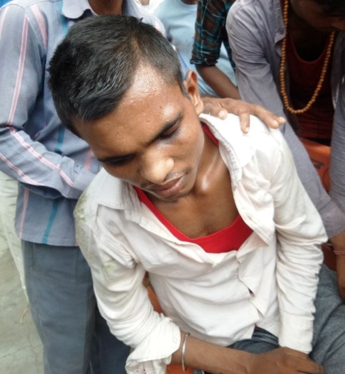 the injaured man fall down in the police station