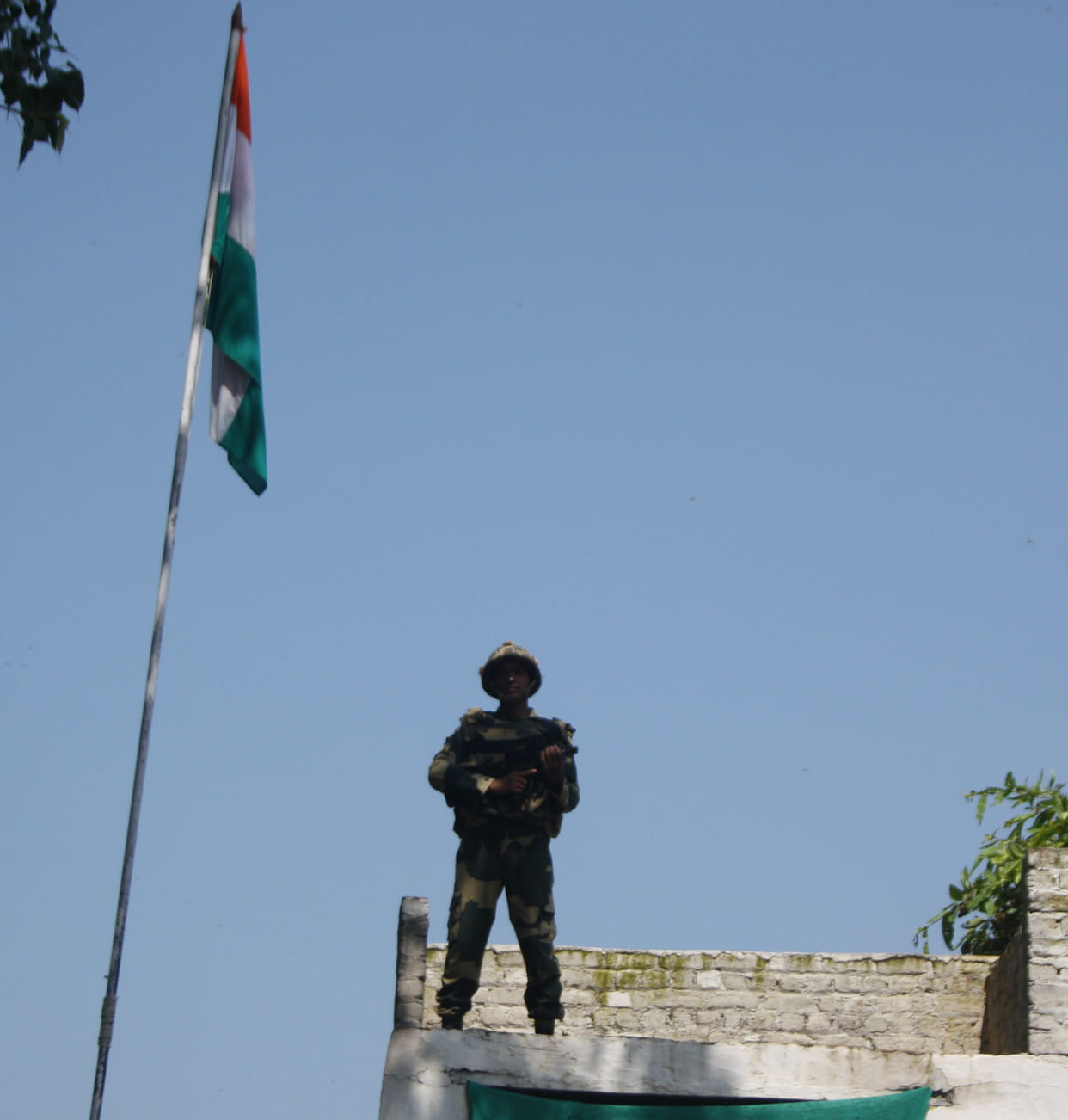 allert at international border
