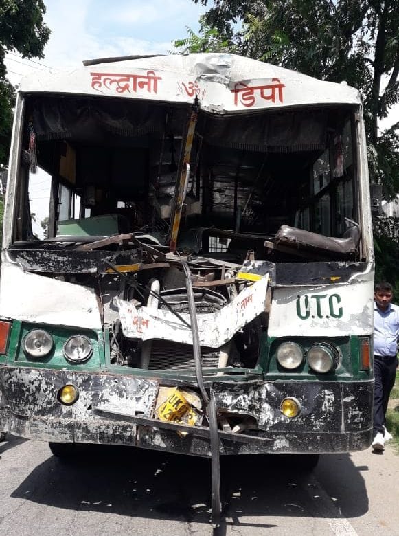 Bus and truck collide in Ramnagar