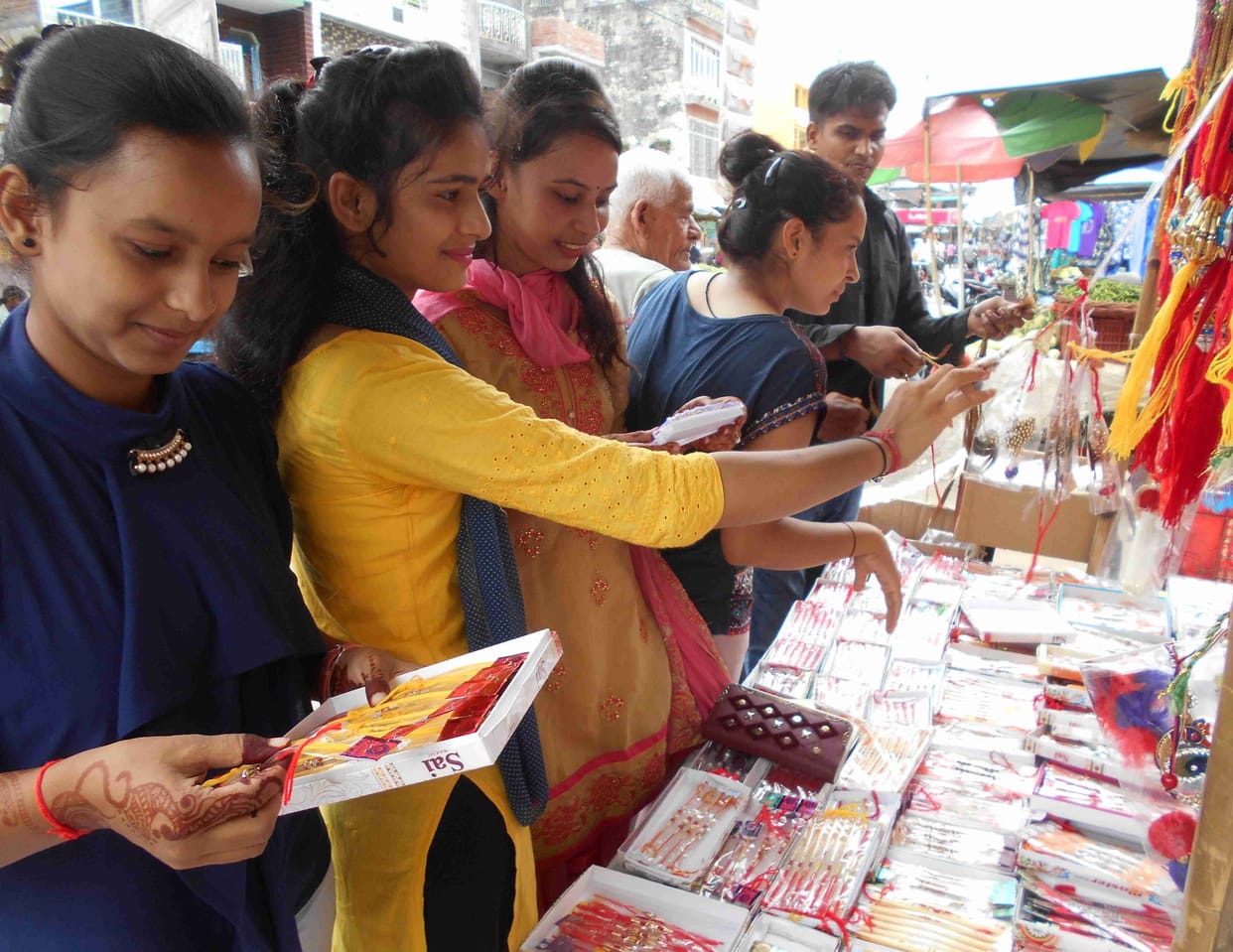 Sisters bought Rakhi